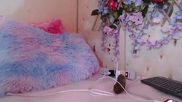 Gianna cute  online show from 11-30-25, 03:10