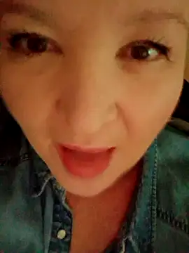 Snapshot of ForgetMeNot50 chatting on 02-18-25, 01:11 ForgetMeNot50 online show from 02-18-25, 01:11