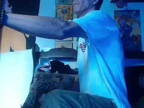 Snapshot of laye19 chatting on 12-17-24, 01:38 laye19 online show from 12-17-24, 01:38