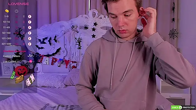 ArthurWhitee online show from 10-17-25, 03:10