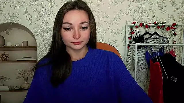  Barbie Kiss  online show from 10-03-25, 02:14