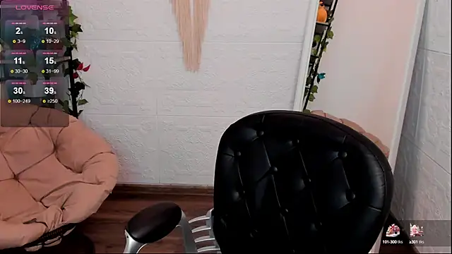 YaraKroft  online show from 02-08-25, 07:04