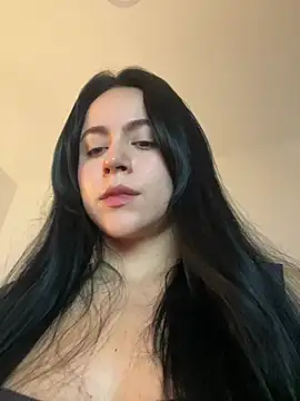 CoralineKam1 online show from 03-01-25, 09:59