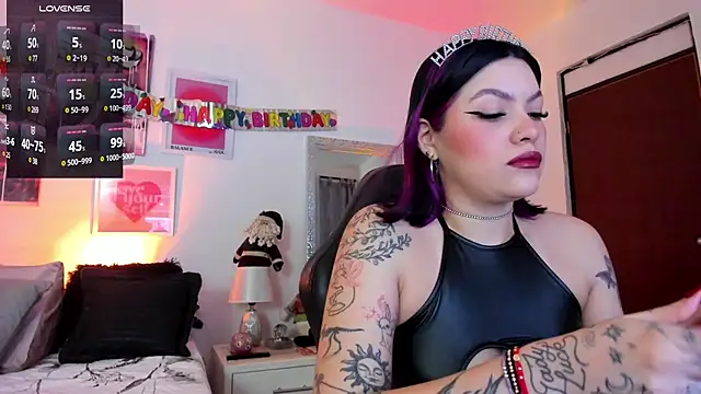 Snapshot of AnnieHuntters chatting on 12-27-24, 02:04 AnnieHuntters online show from 12-27-24, 02:04