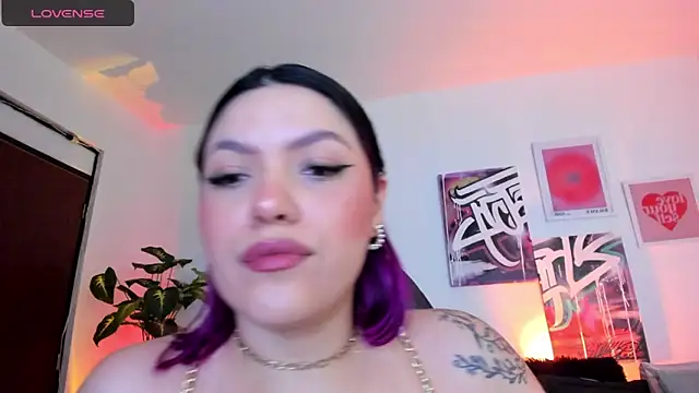 Snapshot of AnnieHuntters chatting on 01-08-25, 02:25 AnnieHuntters online show from 01-08-25, 02:25