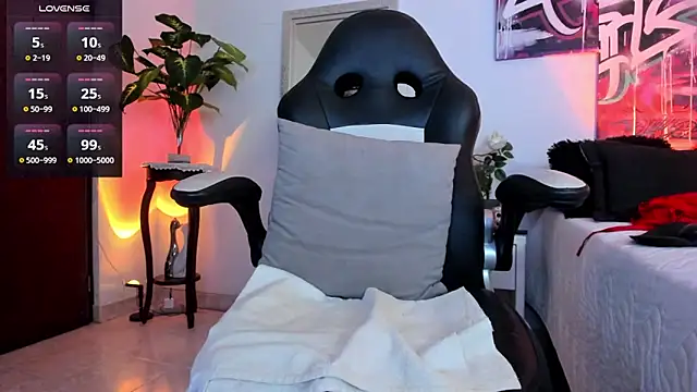 Snapshot of AnnieHuntters chatting on 01-17-25, 03:01 AnnieHuntters online show from 01-17-25, 03:01