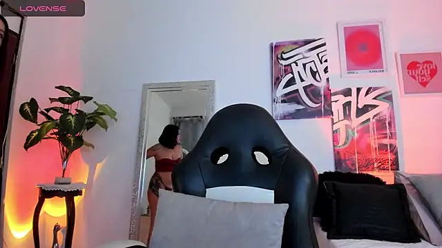 Snapshot of AnnieHuntters chatting on 01-25-25, 02:58 AnnieHuntters online show from 01-25-25, 02:58