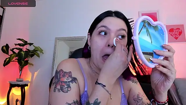 Snapshot of AnnieHuntters chatting on 01-27-25, 02:31 AnnieHuntters online show from 01-27-25, 02:31