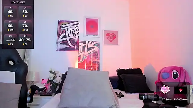 Snapshot of AnnieHuntters chatting on 02-12-25, 06:08 AnnieHuntters online show from 02-12-25, 06:08