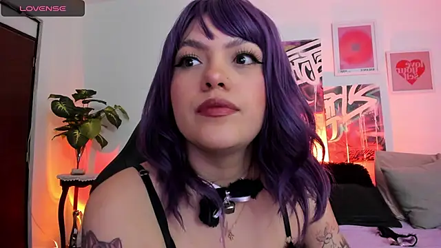 Snapshot of AnnieHuntters chatting on 03-19-25, 03:20 AnnieHuntters online show from 03-19-25, 03:20