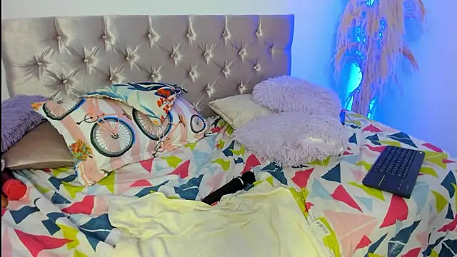 alanavega11 online show from 06-03-26, 02:33