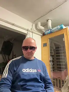 Snapshot of paul_daniel chatting on 12-14-25, 04:23 paul daniel online show from 12-14-25, 04:23