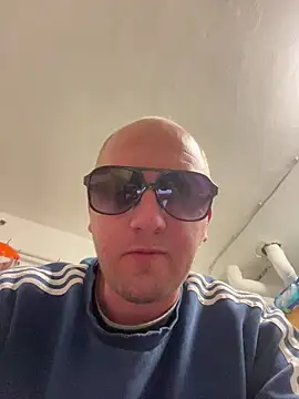 Snapshot of paul_daniel chatting on 12-15-25, 06:45 paul daniel online show from 12-15-25, 06:45