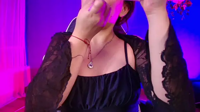 Snapshot of vanelope11 chatting on 06-16-26, 02:47 vanelope11 online show from 06-16-26, 02:47