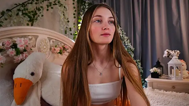 Snapshot of MonaEldon chatting on 11-07-25, 02:22 MonaEldon online show from 11-07-25, 02:22