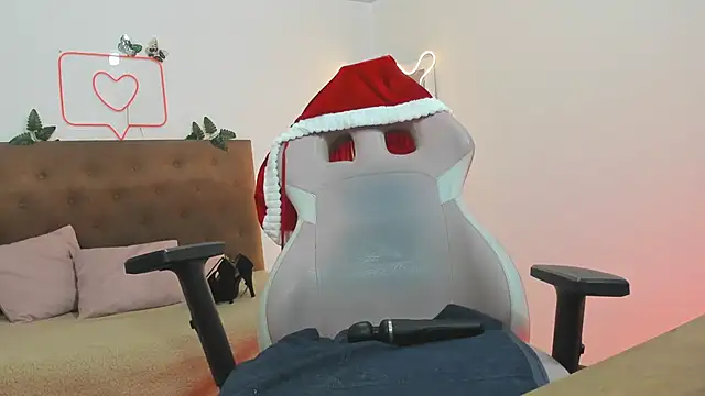 Snapshot of Samantta_tay chatting on 12-23-24, 03:12 Samantta tay online show from 12-23-24, 03:12