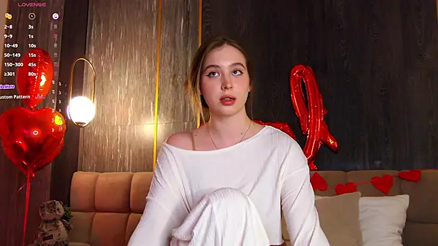 Snapshot of LoraineLuff chatting on 02-16-25, 05:59 LoraineLuff online show from 02-16-25, 05:59