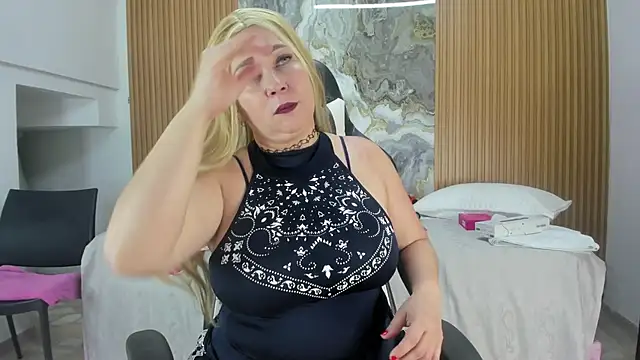 Danna topless online show from 09-11-25, 12:05