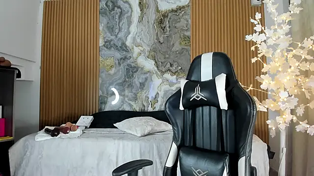 Danna topless online show from 03-27-26, 12:05