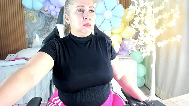 Danna topless online show from 04-13-26, 12:10