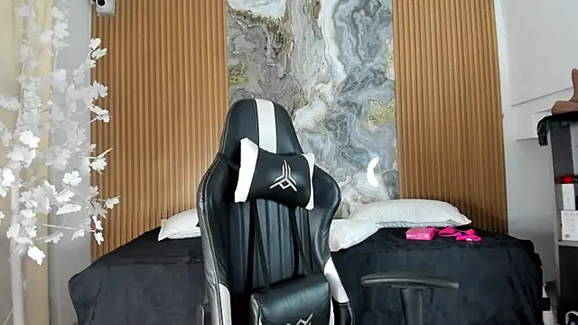 Danna topless online show from 05-13-26, 12:02
