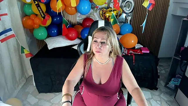 Snapshot of Danna_topless chatting on 06-11-26, 12:03 Danna topless online show from 06-11-26, 12:03