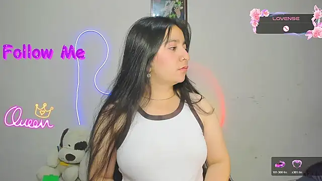 Snapshot of litle_mily_ chatting on 07-31-26, 10:14 litle mily online show from 07-31-26, 10:14