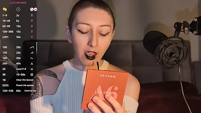 lovelylucyy online show from 02-05-25, 08:14