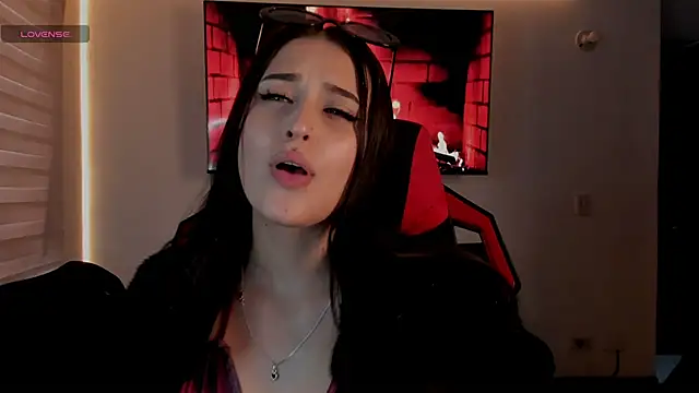 Charlotte greys online show from 11-22-25, 10:20