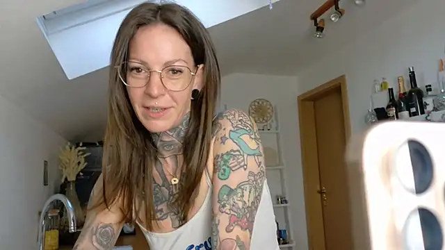 BrownieyQueen online show from 04-03-26, 04:54