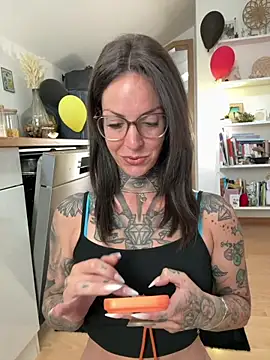 BrownieyQueen online show from 06-23-26, 05:49