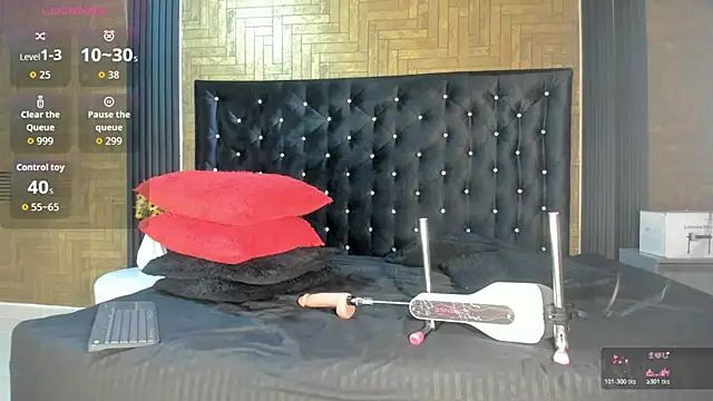 Snapshot of Laross25 chatting on 11-25-25, 08:09 Laross25 online show from 11-25-25, 08:09