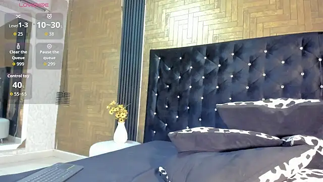 Snapshot of Laross25 chatting on 01-31-26, 07:56 Laross25 online show from 01-31-26, 07:56