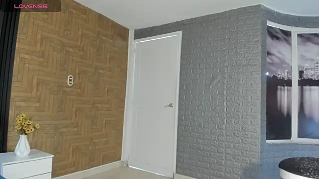 Snapshot of Laross25 chatting on 02-24-26, 08:07 Laross25 online show from 02-24-26, 08:07