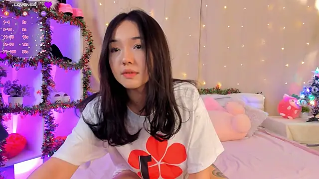 Snapshot of Lin_kun chatting on 12-15-24, 04:04 Lin kun online show from 12-15-24, 04:04