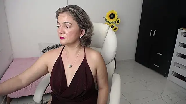 Chiraz hasnaa online show from 01-01-25, 08:26