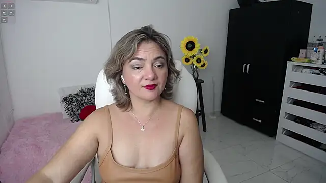 Chiraz hasnaa online show from 02-13-25, 01:19