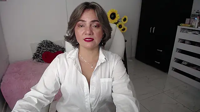 Chiraz hasnaa online show from 02-14-25, 10:36