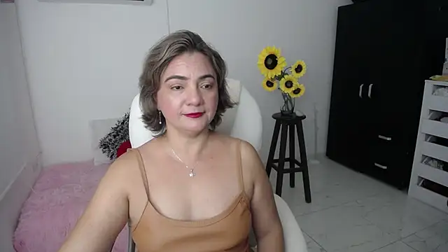 Chiraz hasnaa online show from 02-20-25, 11:32