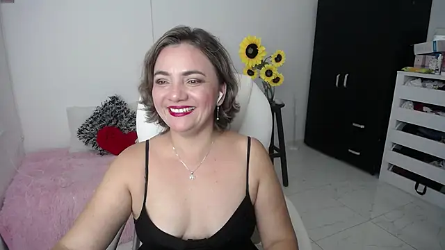 Chiraz hasnaa online show from 02-21-25, 10:48