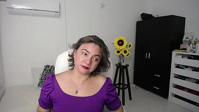 Chiraz hasnaa online show from 03-07-25, 09:17