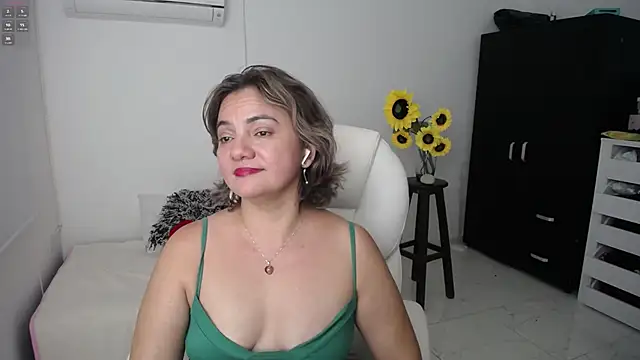 Chiraz hasnaa online show from 03-15-25, 09:49