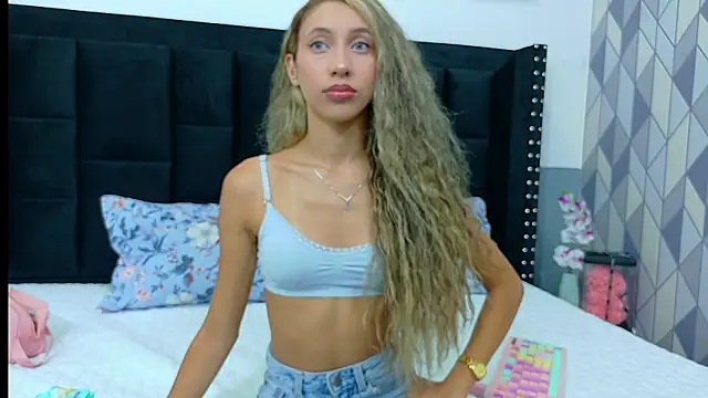 Beautifulskinny18 online show from 04-17-26, 04:54