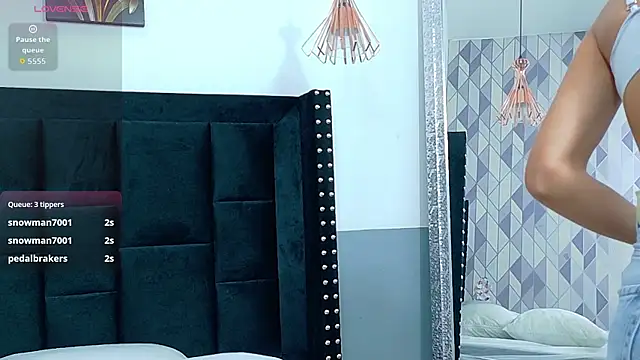 Snapshot of Beautifulskinny18 chatting on 04-18-26, 05:00 Beautifulskinny18 online show from 04-18-26, 05:00