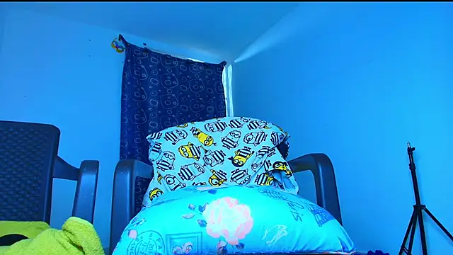 Snapshot of Thomass00 chatting on 02-19-26, 05:03 Thomass00 online show from 02-19-26, 05:03