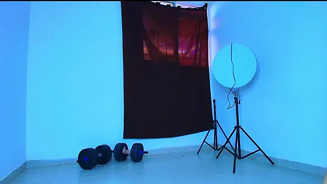 Snapshot of Thomass00 chatting on 02-20-26, 02:06 Thomass00 online show from 02-20-26, 02:06