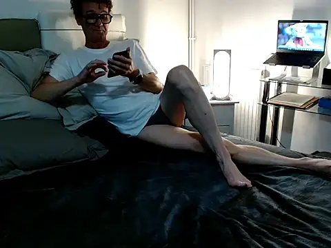 Snapshot of ImYourXtoy chatting on 08-03-26, 06:33 ImYourXtoy online show from 08-03-26, 06:33