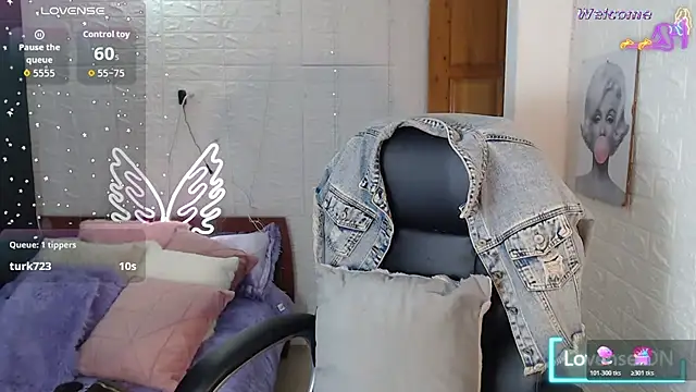 Snapshot of Paulina_627 chatting on 06-08-26, 05:02 Paulina 627 online show from 06-08-26, 05:02