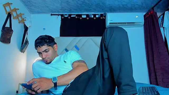 Rich boy01 online show from 01-19-25, 11:21