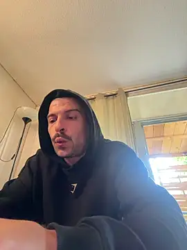Snapshot of Greyoff chatting on 05-19-26, 01:39 Greyoff online show from 05-19-26, 01:39